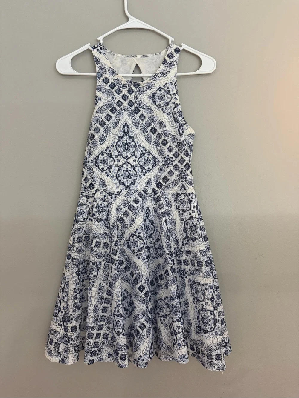 GirBlue and White Patterned Sleeveless Dress